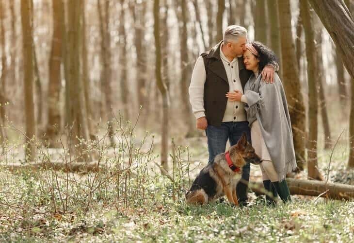 Adultos Mayores Y Perros: Beneficios Y Cómo Eligir El Perfecto Perro